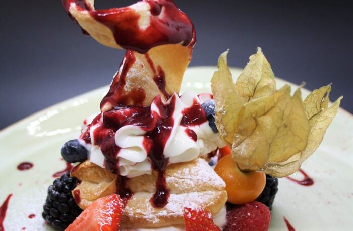 Millefoglie con ricotta di bufala e frutti di bosco